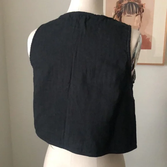 Swingy Cropped Black Gauze Tank Top - Picture 4 of 11